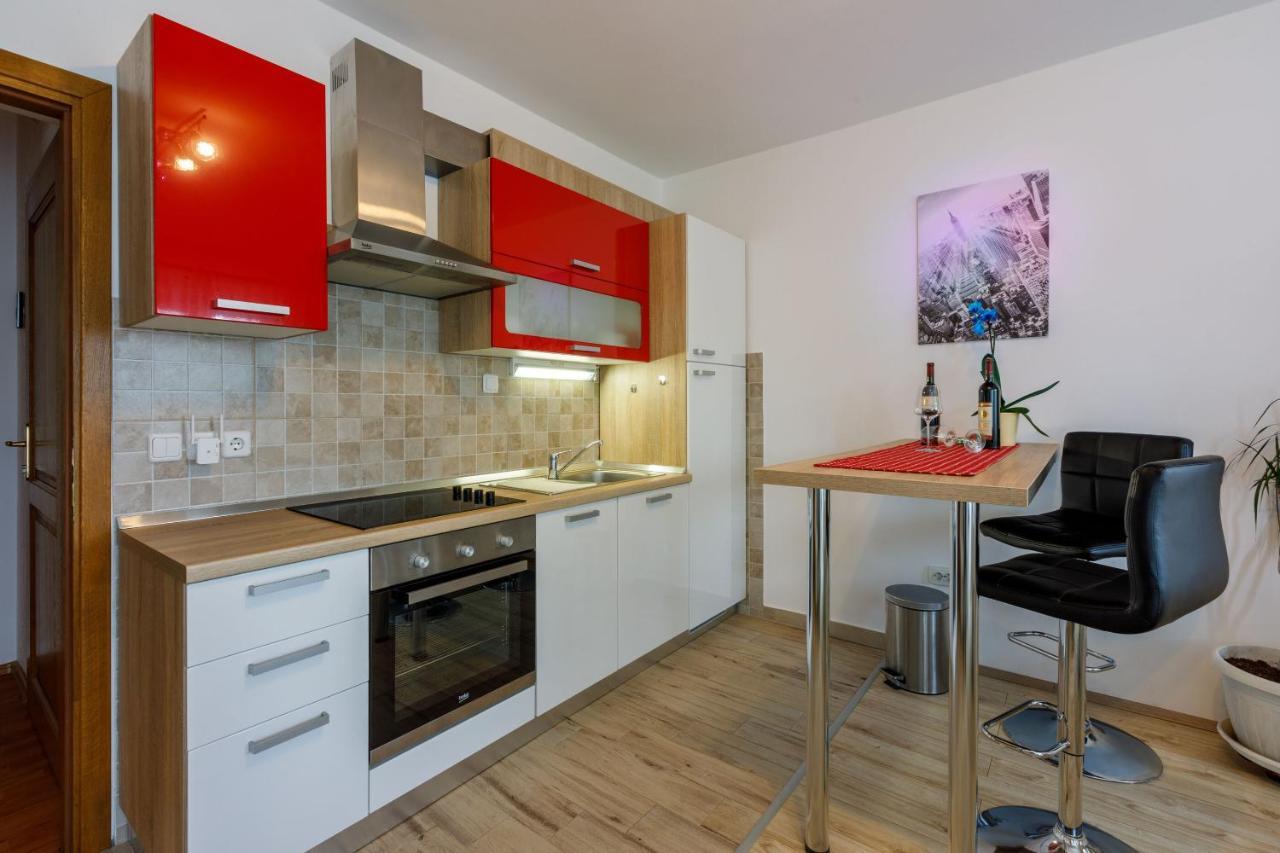 Apartments Dolloree Dramalj Eksteriør bilde