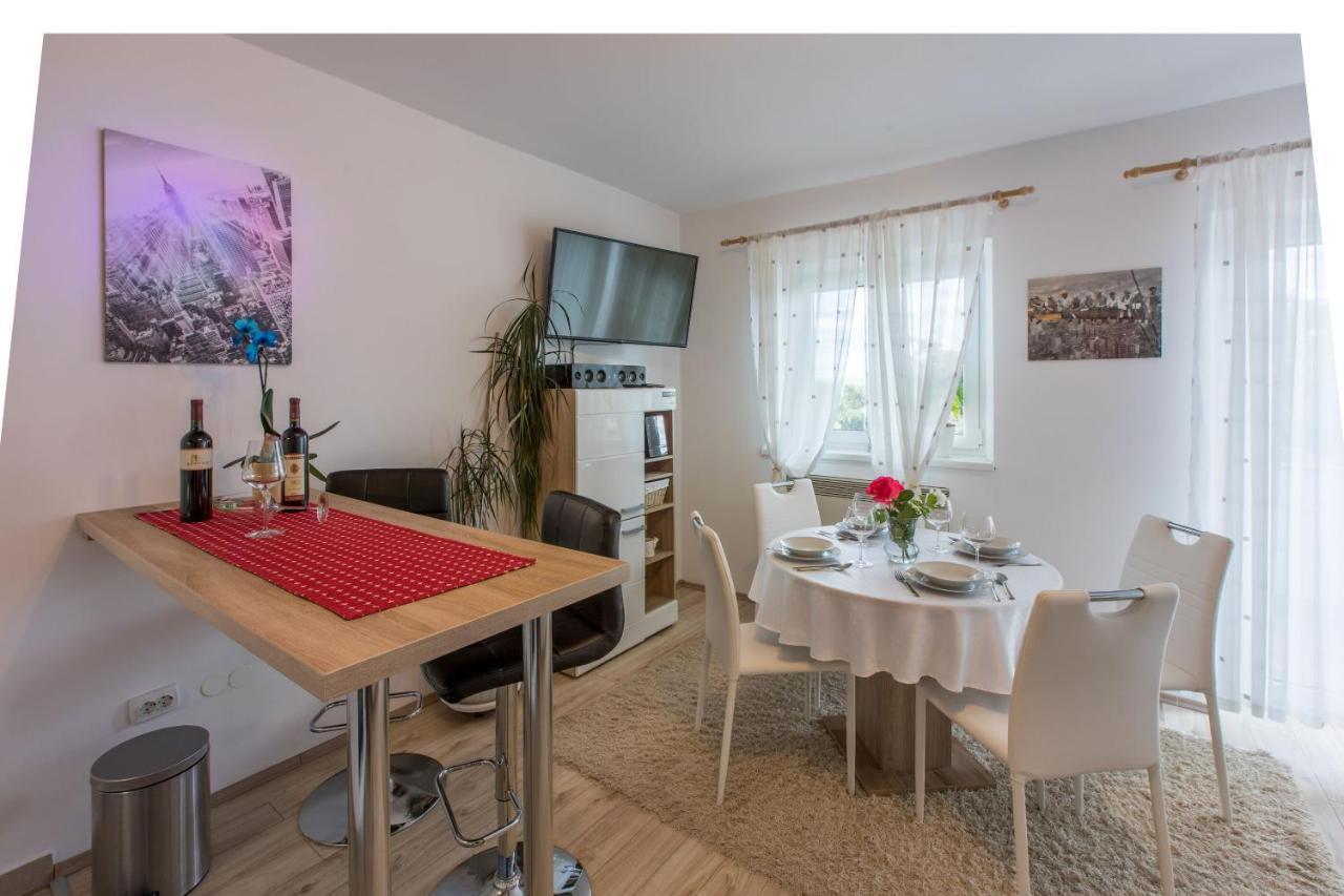 Apartments Dolloree Dramalj Eksteriør bilde