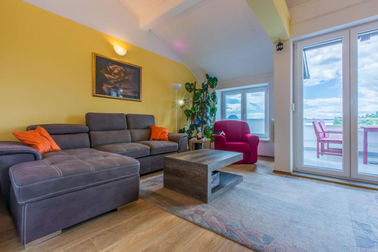 Apartments Dolloree Dramalj Eksteriør bilde